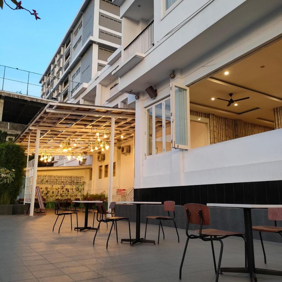Naka Hotel Kupang Kupang  Kültér fotó